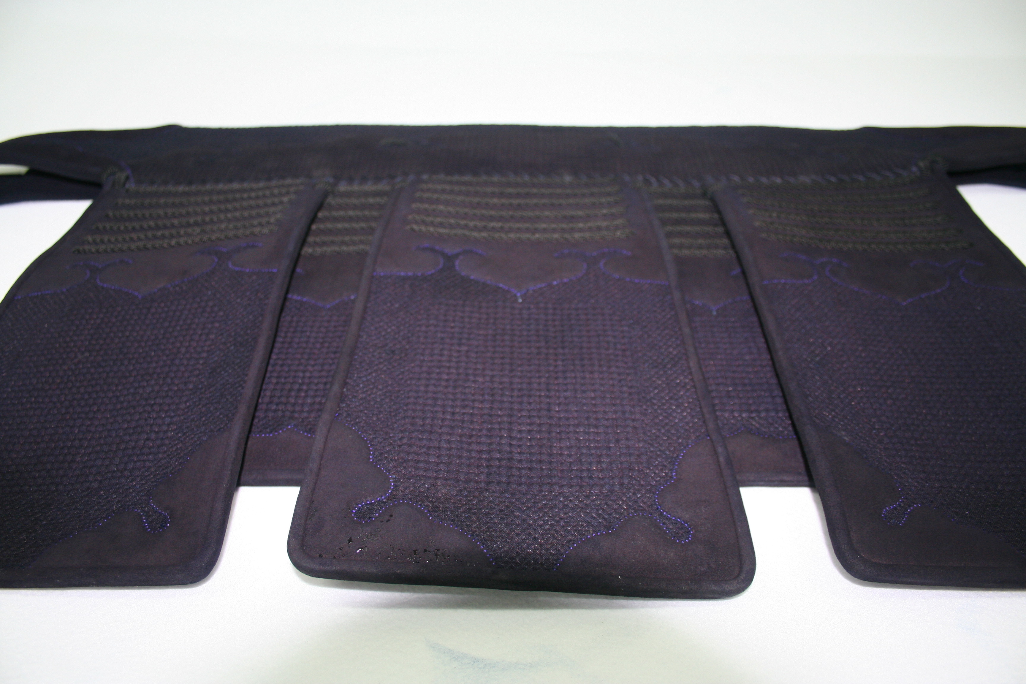 Gesamtansicht einer 1.5bu handgenaehten Tare einer Kendo-Bogu